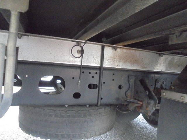 いすゞフォワード冷凍車（冷蔵車）中型（4t）[写真12]