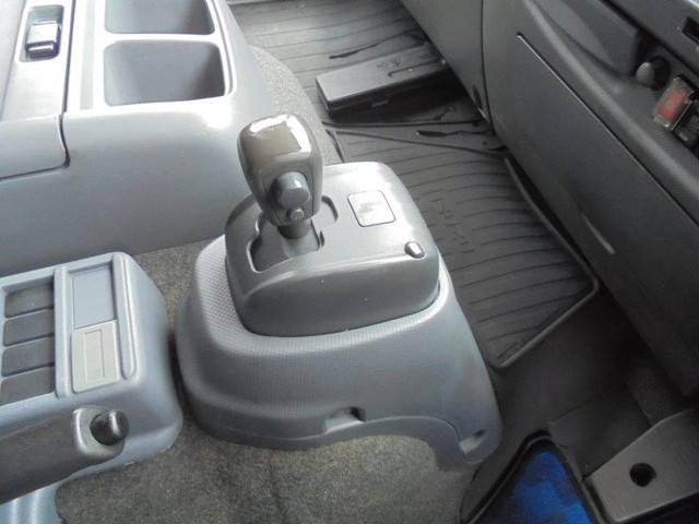 いすゞフォワード冷凍車（冷蔵車）中型（4t）[写真24]