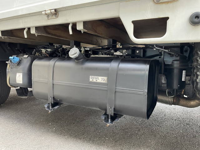 三菱ふそうキャンター平ボディ小型（2t・3t）[写真10]