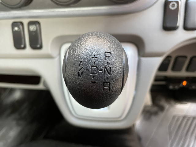 三菱ふそうキャンター平ボディ小型（2t・3t）[写真17]