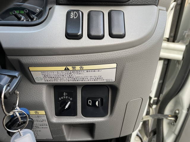 三菱ふそうキャンター平ボディ小型（2t・3t）[写真27]