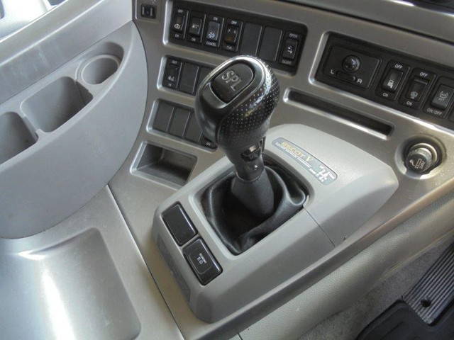 UDトラックスクオンコンテナ専用車大型（10t）[写真19]