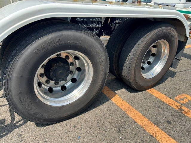 三菱ふそうスーパーグレートコンテナ専用車大型（10t）[写真15]