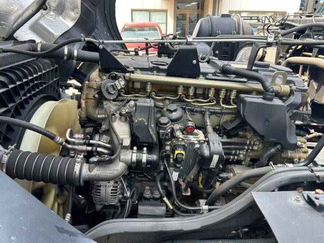 三菱ふそうスーパーグレートコンテナ専用車大型（10t）[写真17]