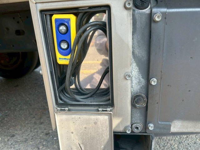 いすゞフォワード冷凍車（冷蔵車）中型（4t）[写真12]