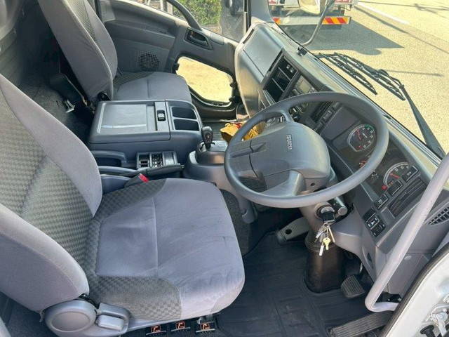 いすゞフォワード冷凍車（冷蔵車）中型（4t）[写真26]