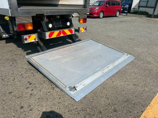 いすゞフォワード冷凍車（冷蔵車）中型（4t）[写真07]