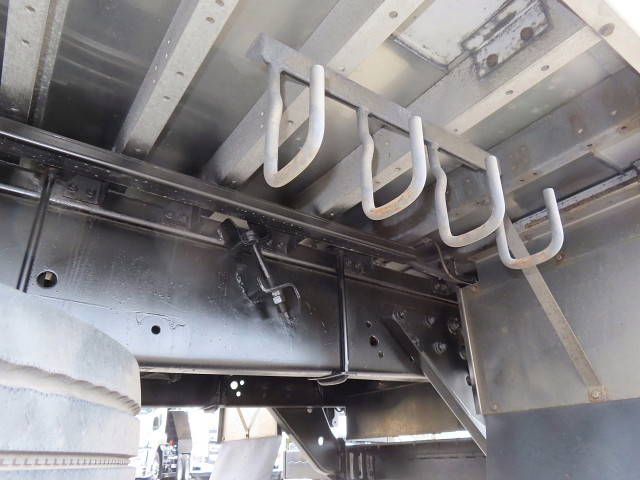 三菱ふそうスーパーグレートアルミウイング大型（10t）[写真10]