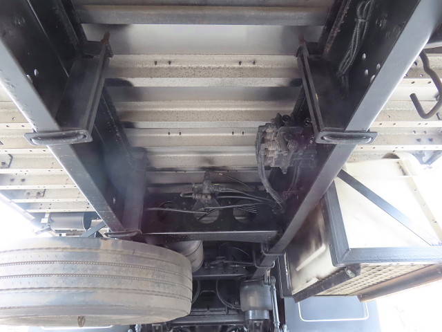 三菱ふそうスーパーグレートアルミウイング大型（10t）[写真11]