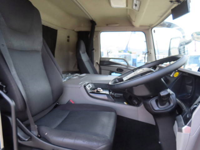 三菱ふそうスーパーグレートアルミウイング大型（10t）[写真18]