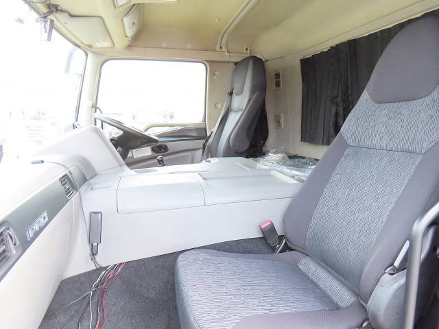 三菱ふそうスーパーグレートアルミウイング大型（10t）[写真19]