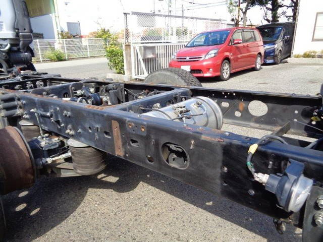 いすゞフォワードシャーシ増トン（6t・8t）[写真07]