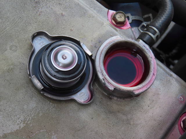 日野レンジャー冷蔵冷凍ウイング中型（4t）[写真17]