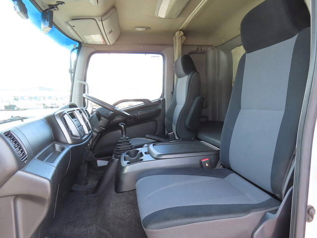 日野レンジャー冷蔵冷凍ウイング中型（4t）[写真19]