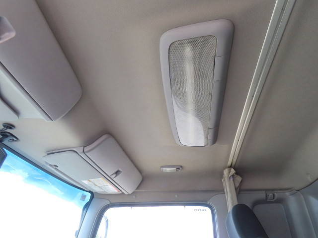 日野レンジャー冷蔵冷凍ウイング中型（4t）[写真20]