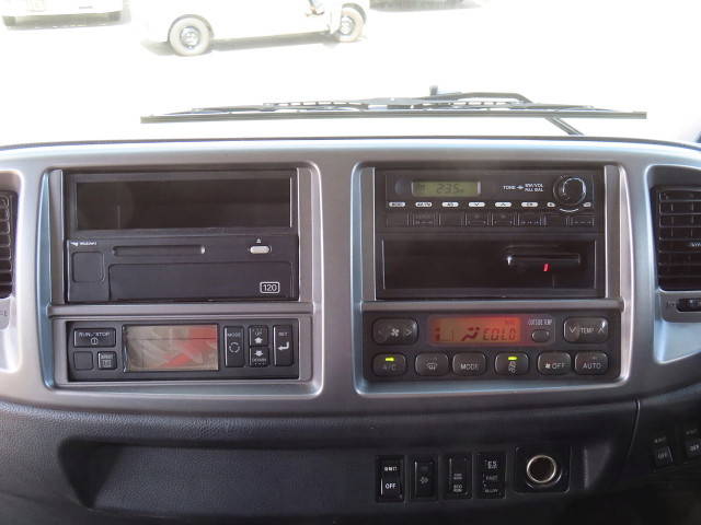 日野レンジャー冷蔵冷凍ウイング中型（4t）[写真22]