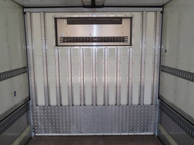 日野レンジャー冷蔵冷凍ウイング中型（4t）[写真31]