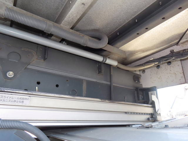 日野レンジャー冷蔵冷凍ウイング中型（4t）[写真09]