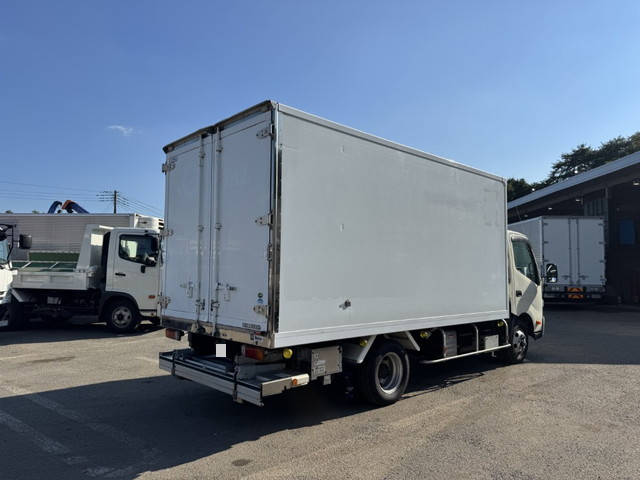 日野デュトロ冷凍車（冷蔵車）小型（2t・3t）[写真02]