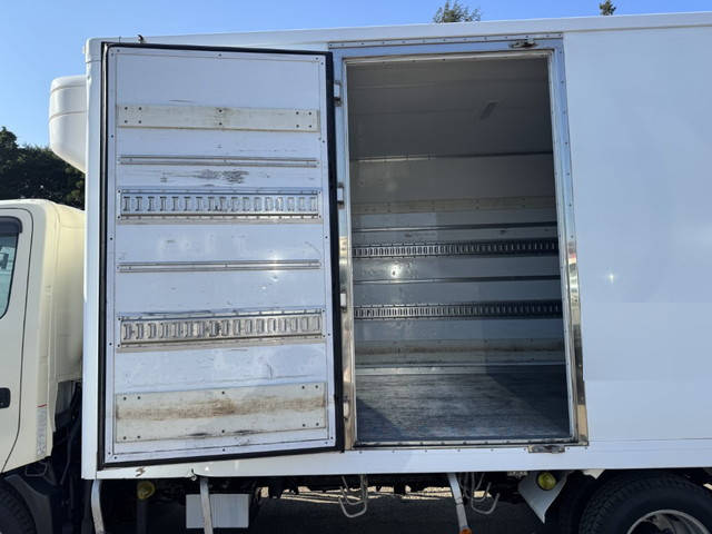 日野デュトロ冷凍車（冷蔵車）小型（2t・3t）[写真21]