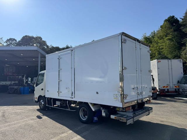 日野デュトロ冷凍車（冷蔵車）小型（2t・3t）[写真04]