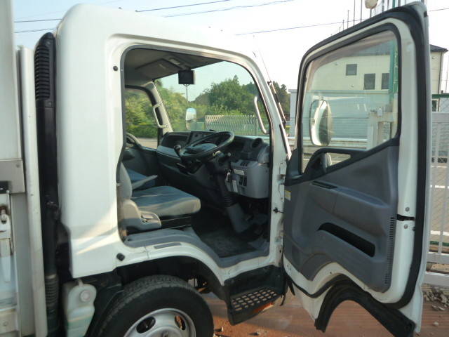 三菱ふそうキャンターアルミウイング小型（2t・3t）[写真21]