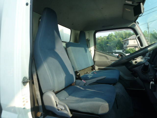 三菱ふそうキャンターアルミウイング小型（2t・3t）[写真22]