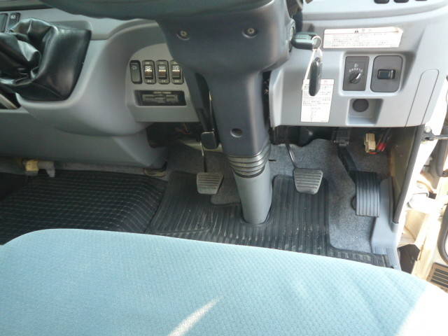 三菱ふそうキャンターアルミウイング小型（2t・3t）[写真23]