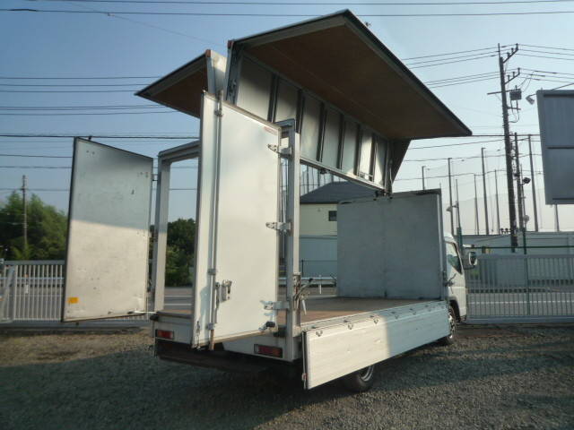 三菱ふそうキャンターアルミウイング小型（2t・3t）[写真05]