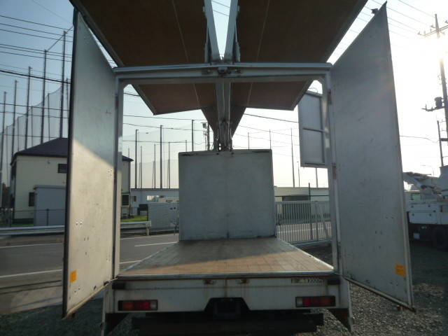 三菱ふそうキャンターアルミウイング小型（2t・3t）[写真06]