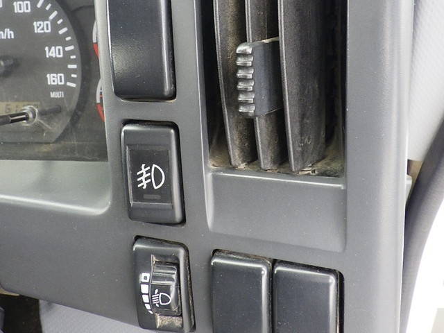 いすゞフォワードダンプ中型（4t）[写真30]