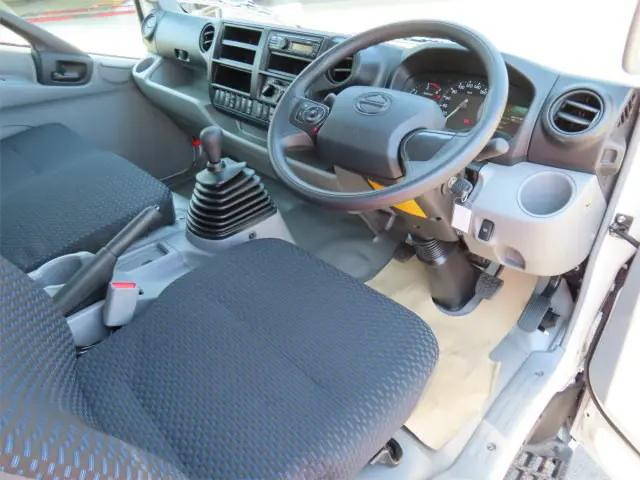 日野デュトロ平ボディ小型（2t・3t）[写真10]