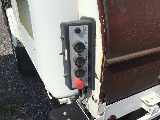 三菱ふそうファイターパッカー車（塵芥車）増トン（6t・8t）[写真15]