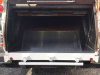 三菱ふそうファイターパッカー車（塵芥車）増トン（6t・8t）[写真10]