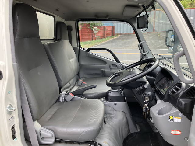 日野デュトロアルミバン小型（2t・3t）[写真32]