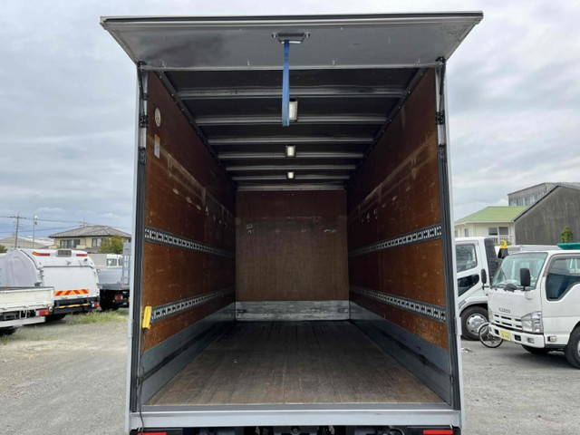 いすゞエルフアルミバン小型（2t・3t）[写真09]