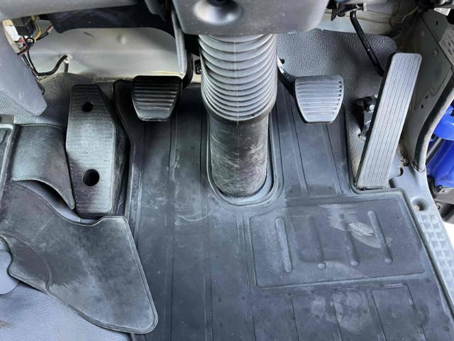 いすゞフォワード深ダンプ（土砂禁ダンプ）中型（4t）[写真32]