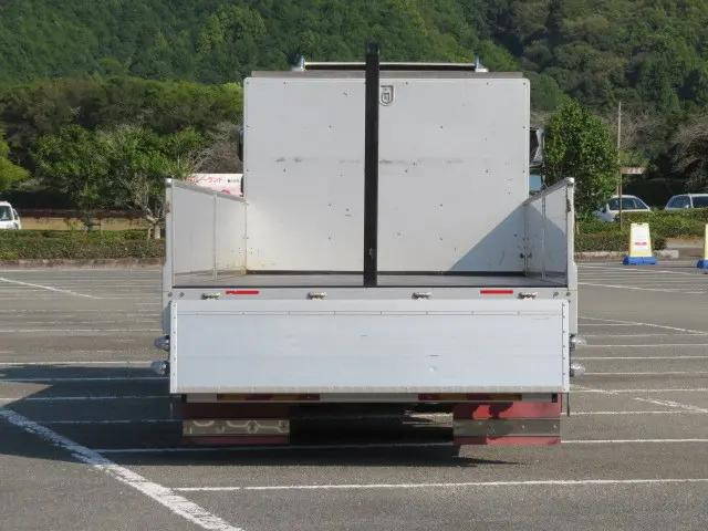 三菱ふそうファイターアルミブロック中型（4t）[写真08]