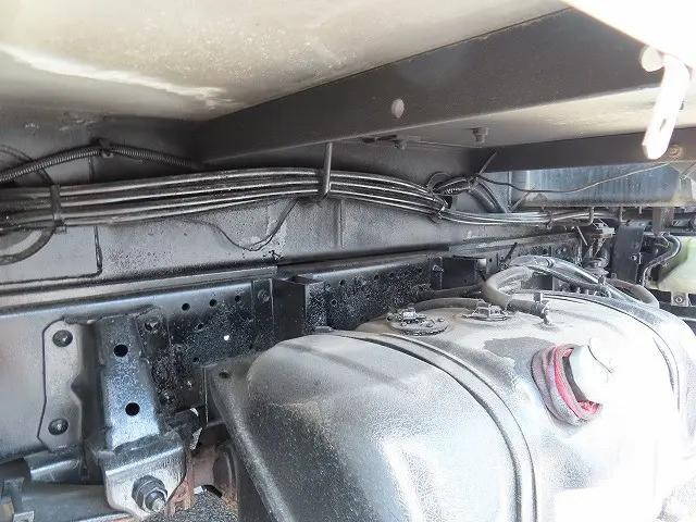 いすゞエルフ穴掘建柱車小型（2t・3t）[写真32]