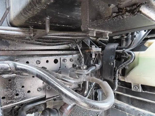 いすゞエルフ穴掘建柱車小型（2t・3t）[写真33]