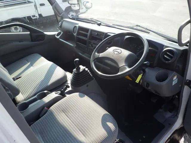 日野デュトロ平ボディ小型（2t・3t）[写真09]