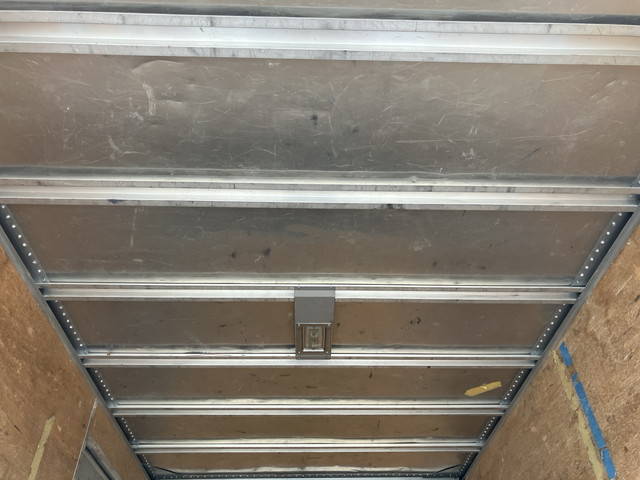 いすゞエルフアルミバン小型（2t・3t）[写真15]