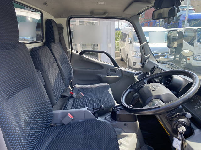 日野デュトロ平ボディ小型（2t・3t）[写真08]