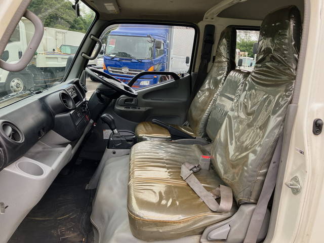 日野デュトロダブルキャブ（Wキャブ）小型（2t・3t）[写真28]