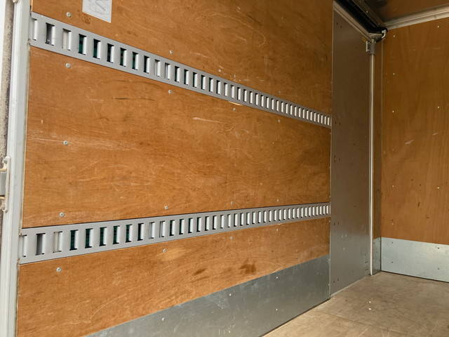 三菱ふそうキャンターアルミバン小型（2t・3t）[写真13]