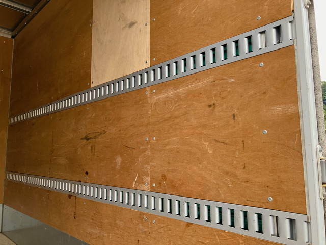 三菱ふそうキャンターアルミバン小型（2t・3t）[写真14]