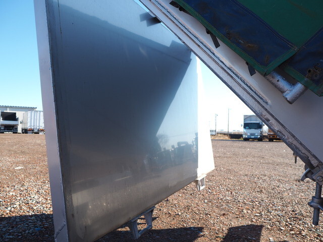 UDトラックスコンドル深ダンプ（土砂禁ダンプ）増トン（6t・8t）[写真14]