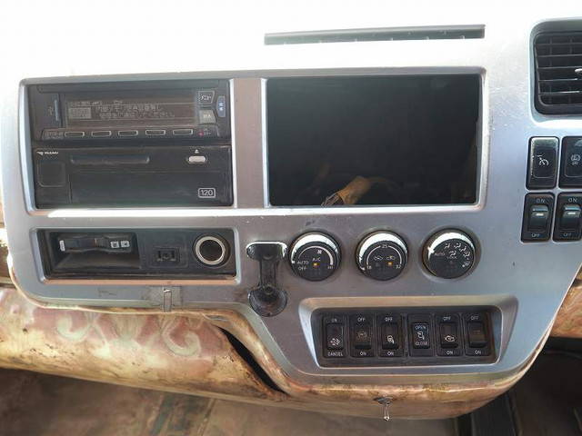 UDトラックスコンドル深ダンプ（土砂禁ダンプ）増トン（6t・8t）[写真38]