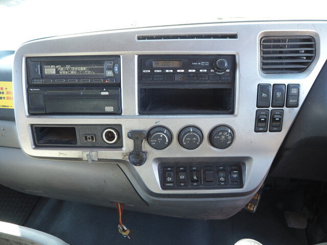 UDトラックスコンドル深ダンプ（土砂禁ダンプ）増トン（6t・8t）[写真38]