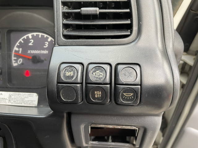 いすゞエルフアルミバン小型（2t・3t）[写真30]